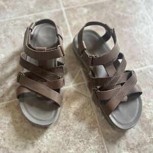 Merrell Select Grip Strappy Women’s Sandals- Size 7- Stylish Taupe/Brown